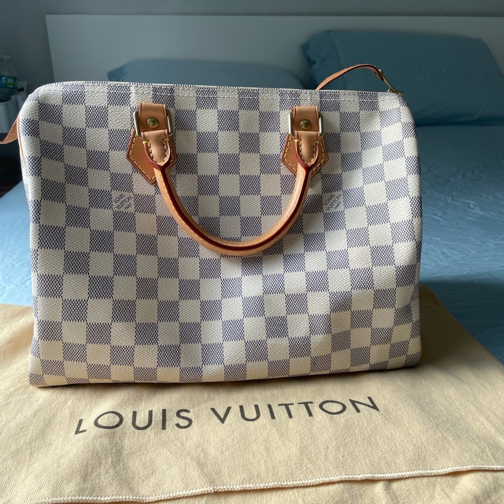 Previously loved AUTHENTIC LV speedy 30.